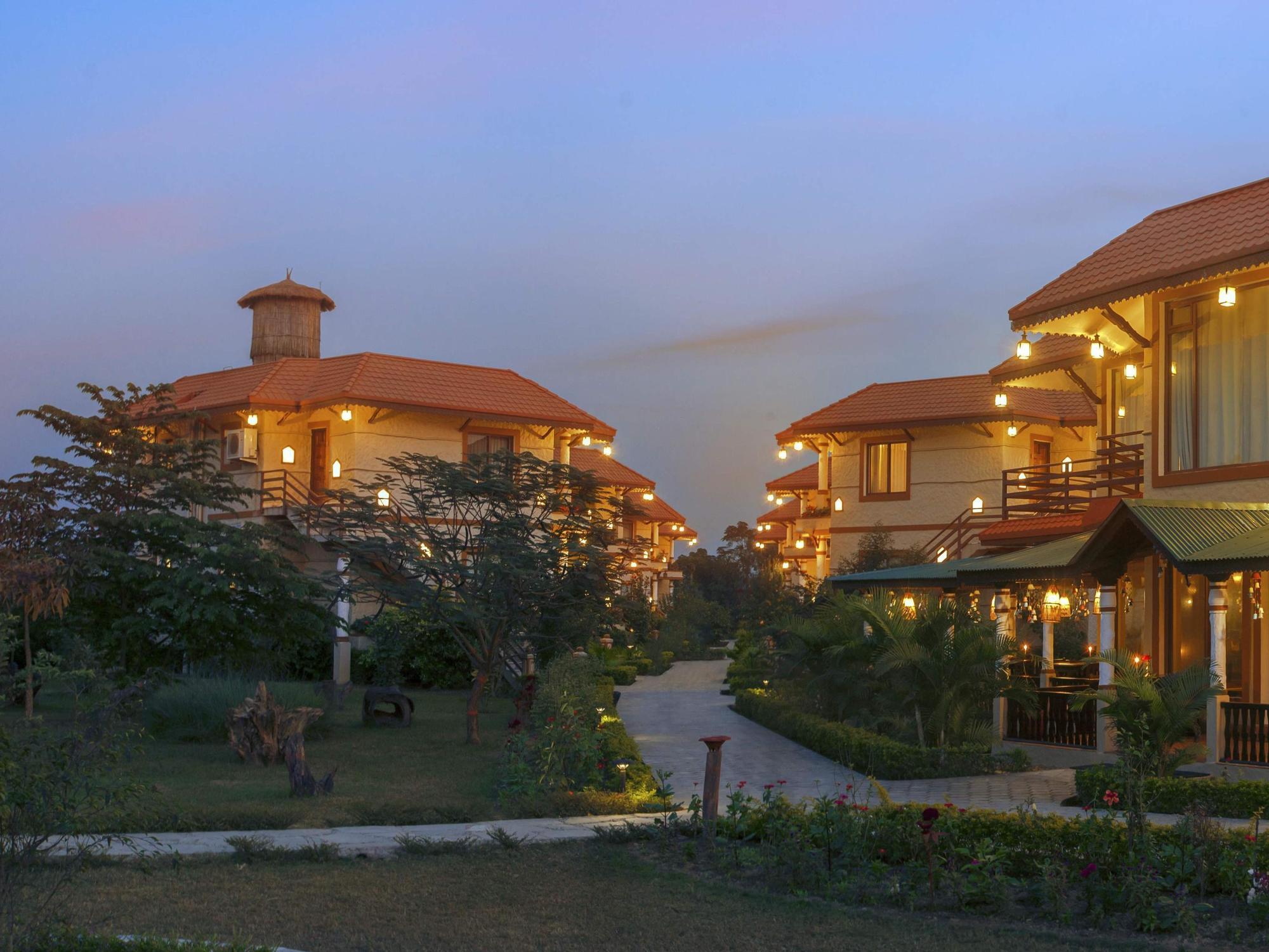 סאורהה Green Park Chitwan מראה חיצוני תמונה